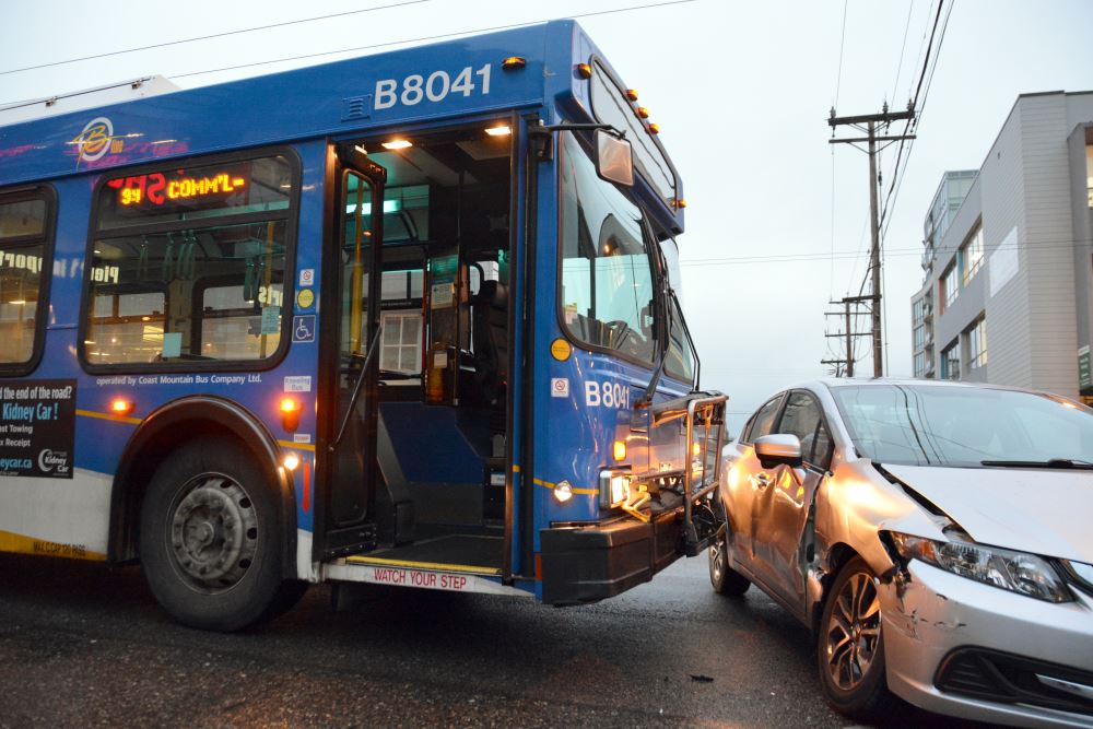 99 B-Line bus crashes into car in Vancouver (photos) | Georgia Straight ...