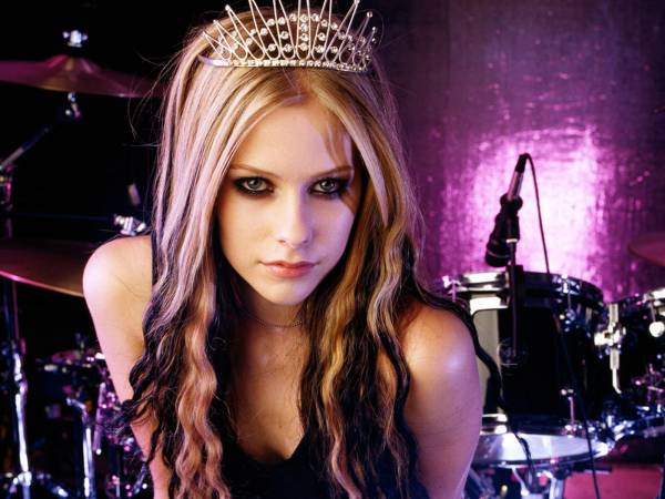 All about Avril Lavigne: how the teenaged pop-punk poet changed everything