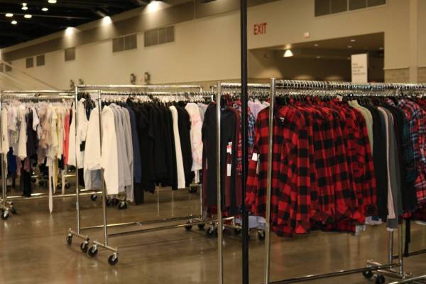 Photos: Inside Vancouver's largest Aritzia warehouse sale yet  Georgia  Straight Vancouver's source for arts, culture, and events