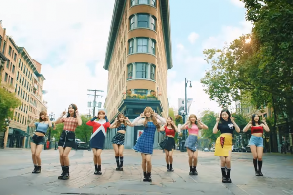 K Pop Group Twice Releases Music Video Likey Starring Vancouver Georgia Straight Vancouver S News Entertainment Weekly