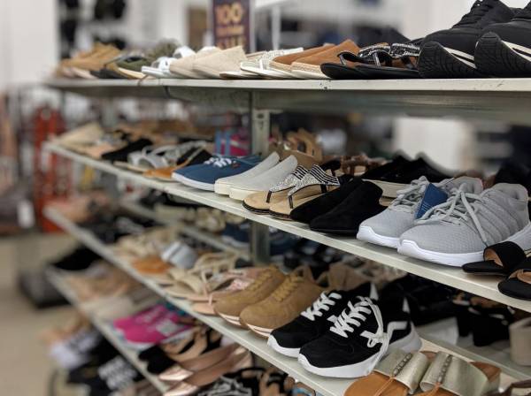 shoe shop discount sale