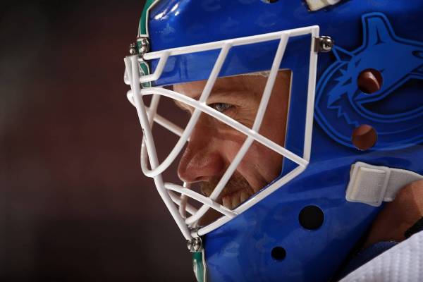 Markstrom preparing mentally to be No. 1 goalie with Canucks