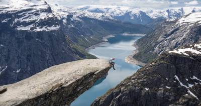 Photographer William Jans serves up two interactive shows for those who live to travel