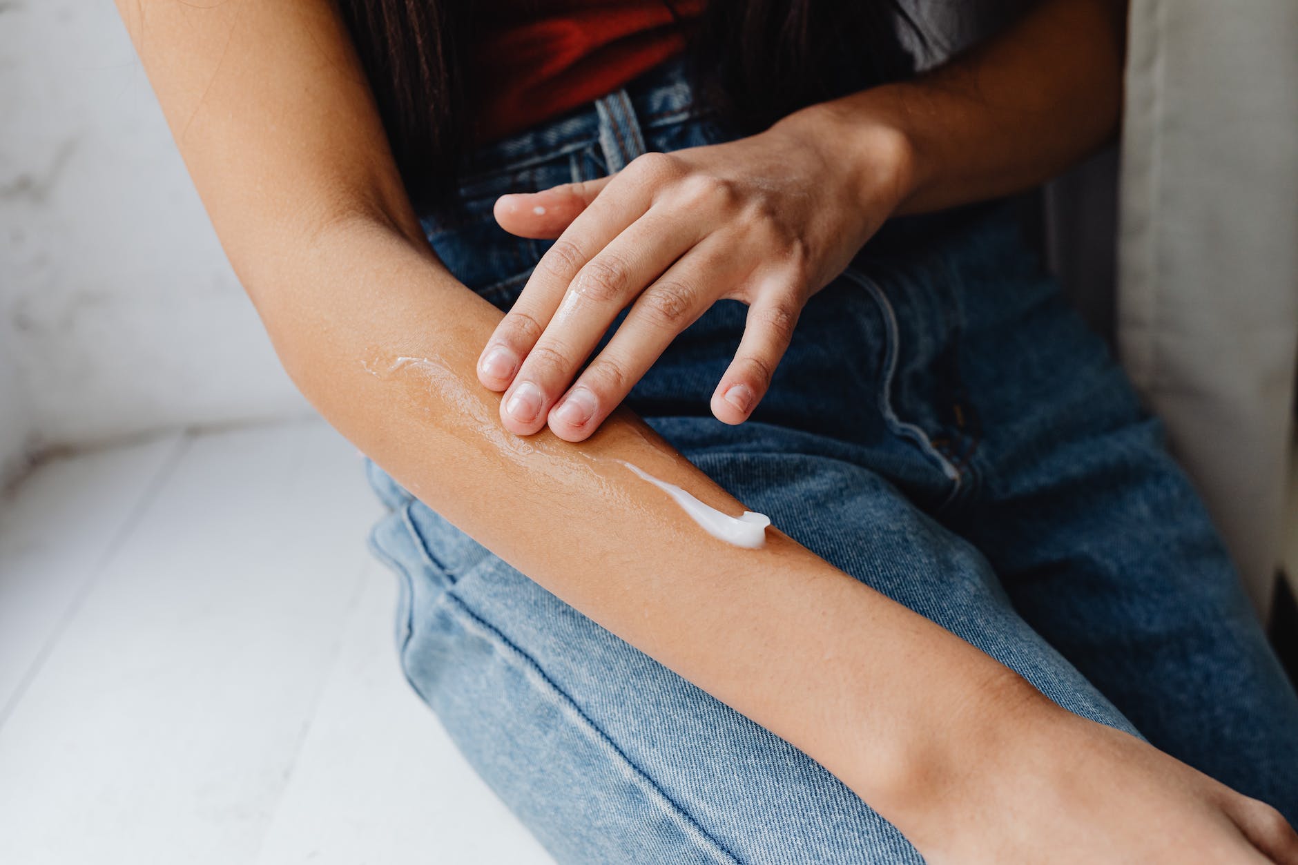 lubricating arm with cream