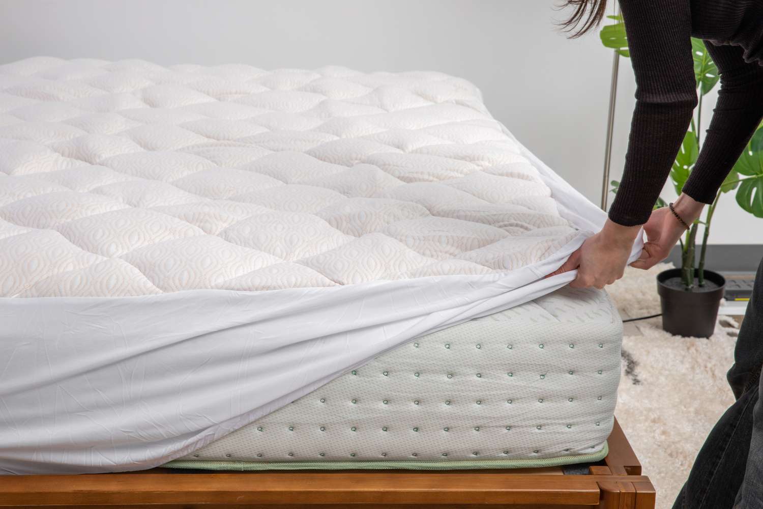 Top 8 Best Mattress Toppers for Hip Pain in 2024